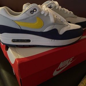 Michigan Nike Air Max 1 shoes